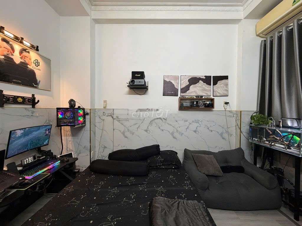 Rent Nguyễn Tiểu La Root House, District 10. Two floors.