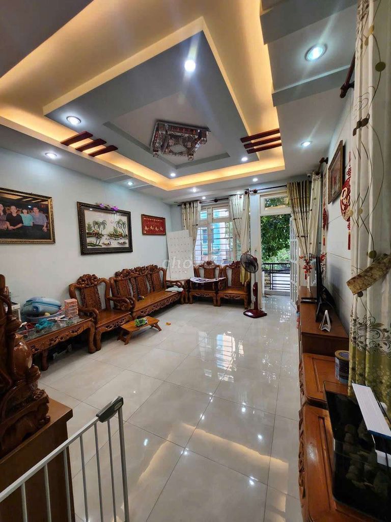 We'll have 5 x 18mm of Chinese Village Centers rented. Five bedrooms, four toilets, 21 million.