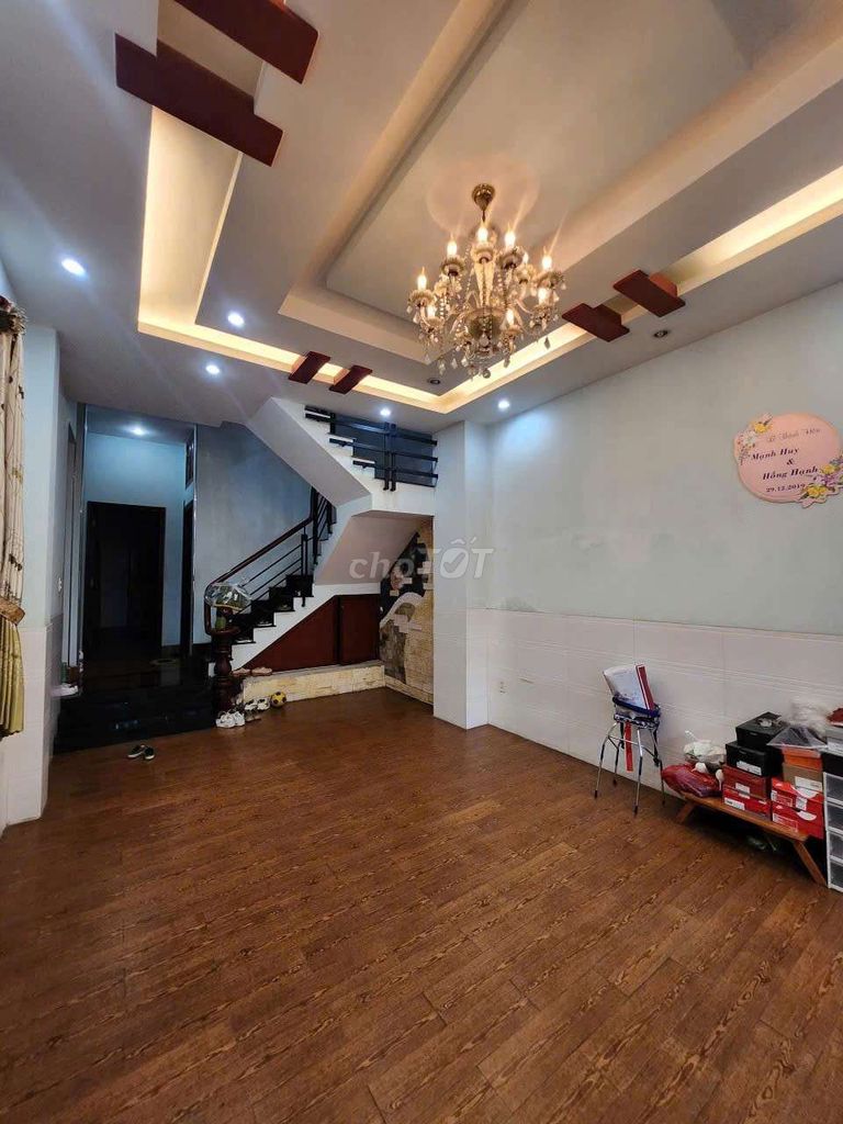 We'll have 5 x 18mm of Chinese Village Centers rented. Five bedrooms, four toilets, 21 million.