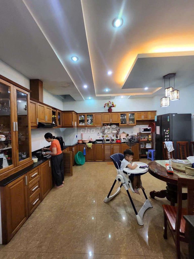 We'll have 5 x 18mm of Chinese Village Centers rented. Five bedrooms, four toilets, 21 million.