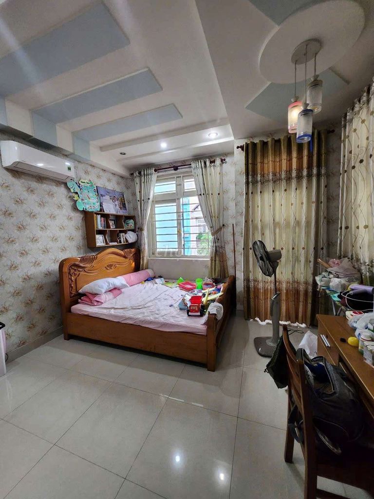 We'll have 5 x 18mm of Chinese Village Centers rented. Five bedrooms, four toilets, 21 million.