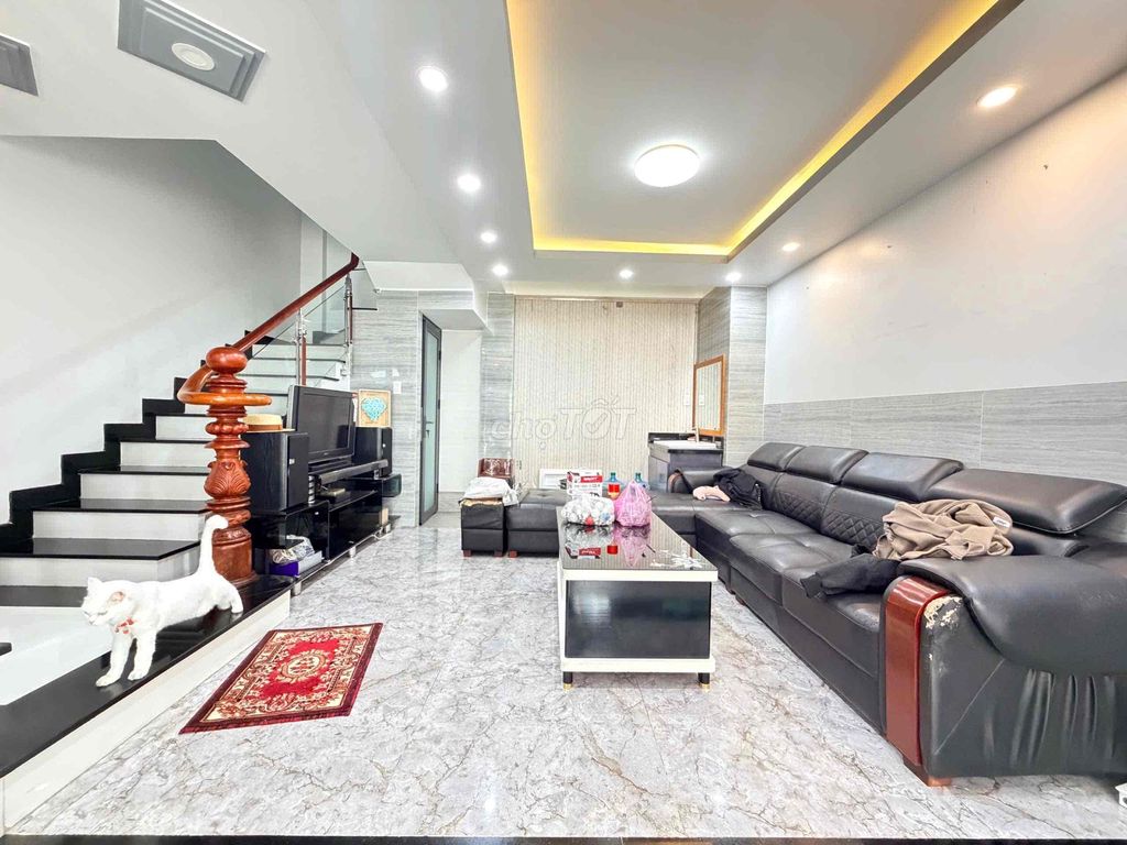 The hxt O's House 5 x 17 m. 121x2th floor of the 5th floor bedroom No. 59th Street.