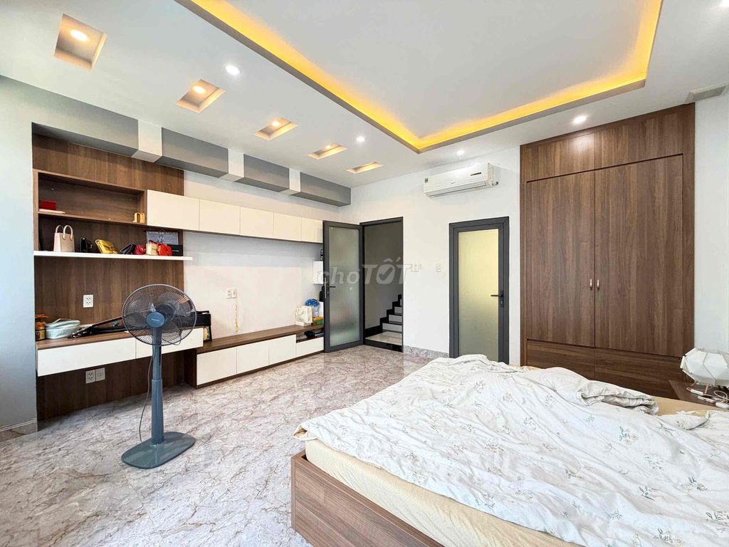The hxt O's House 5 x 17 m. 121x2th floor of the 5th floor bedroom No. 59th Street.