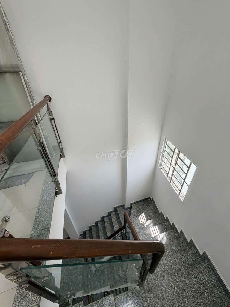 Rent, 10 meters Lý Thường Kiệt, Tân Bình. area 4.8 x12 5 floors