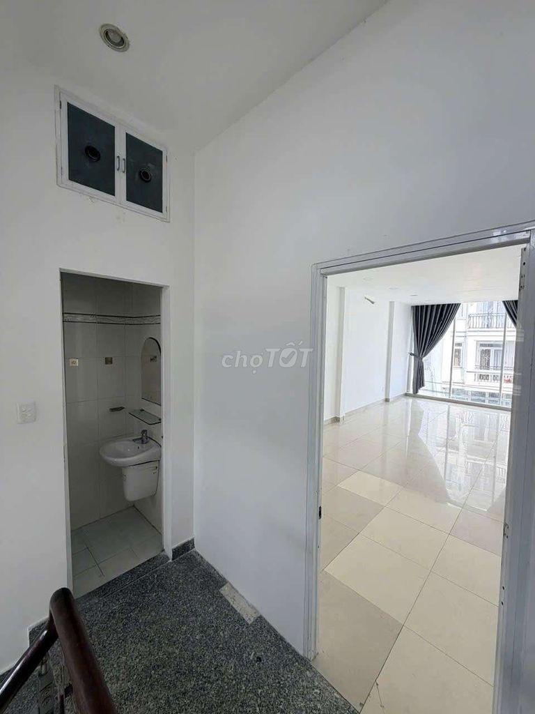 Rent, 10 meters Lý Thường Kiệt, Tân Bình. area 4.8 x12 5 floors