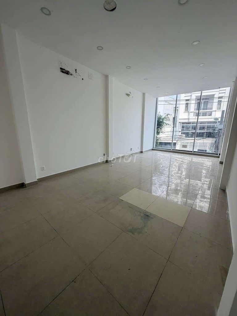 Rent, 10 meters Lý Thường Kiệt, Tân Bình. area 4.8 x12 5 floors