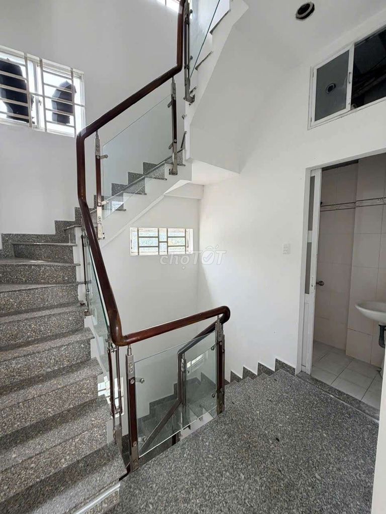 Rent, 10 meters Lý Thường Kiệt, Tân Bình. area 4.8 x12 5 floors