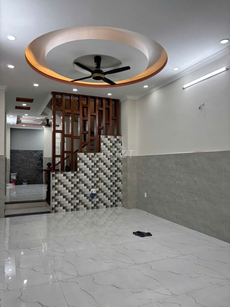 To rent the whole house. Lê Văn Lương sales front. District 7