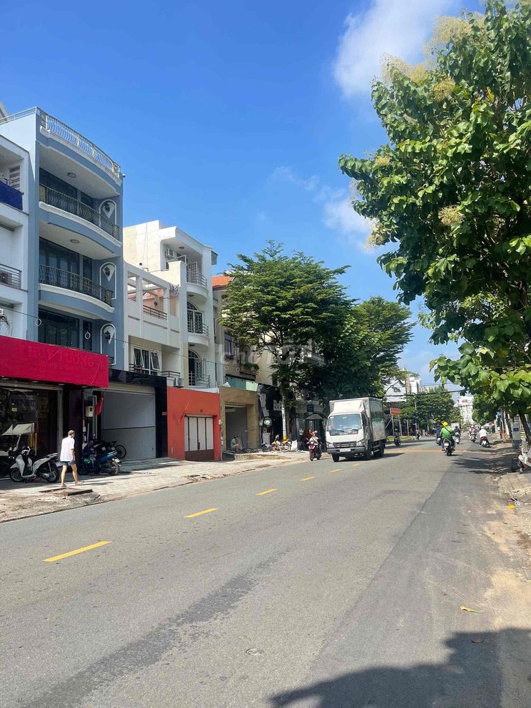 Rent the entire số 1 Street. 6 x 21 m. 3rd floor. 23 million.