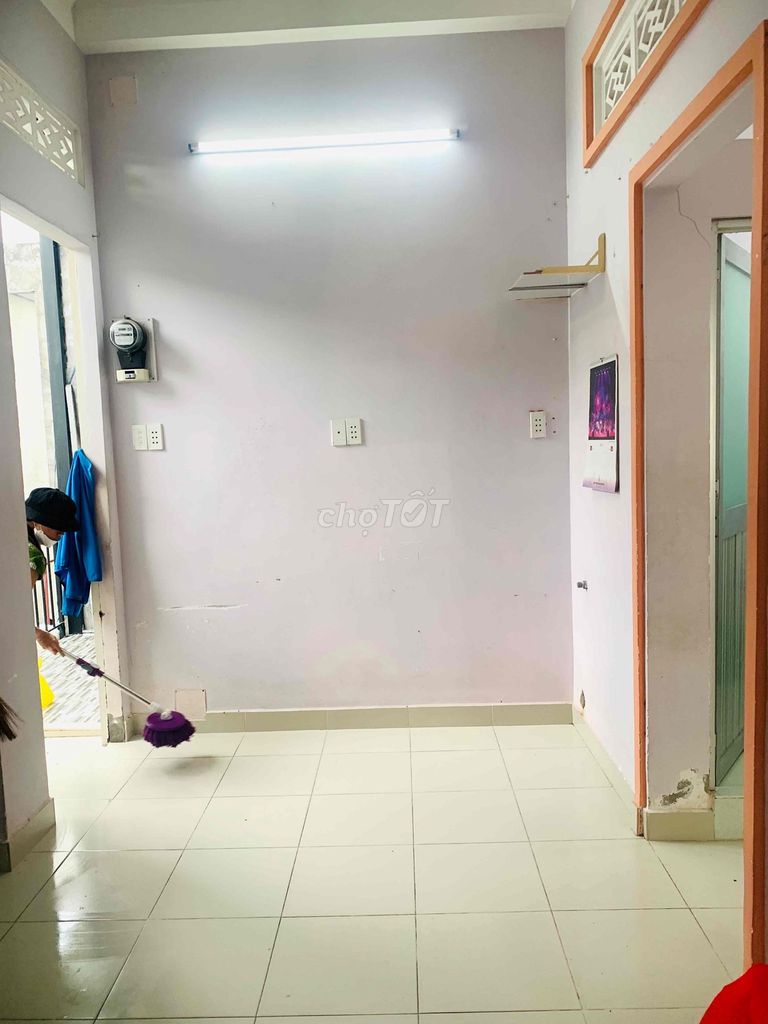 Rent a whole small apartment. 263 Phạm Thế Hiển.