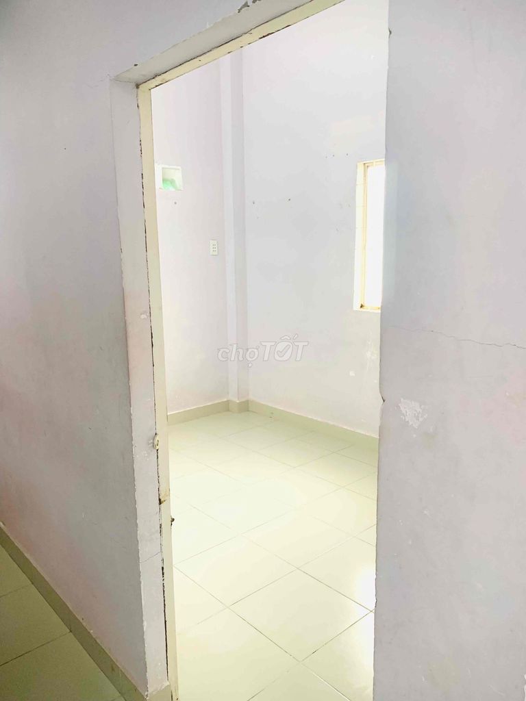 Rent a whole small apartment. 263 Phạm Thế Hiển.