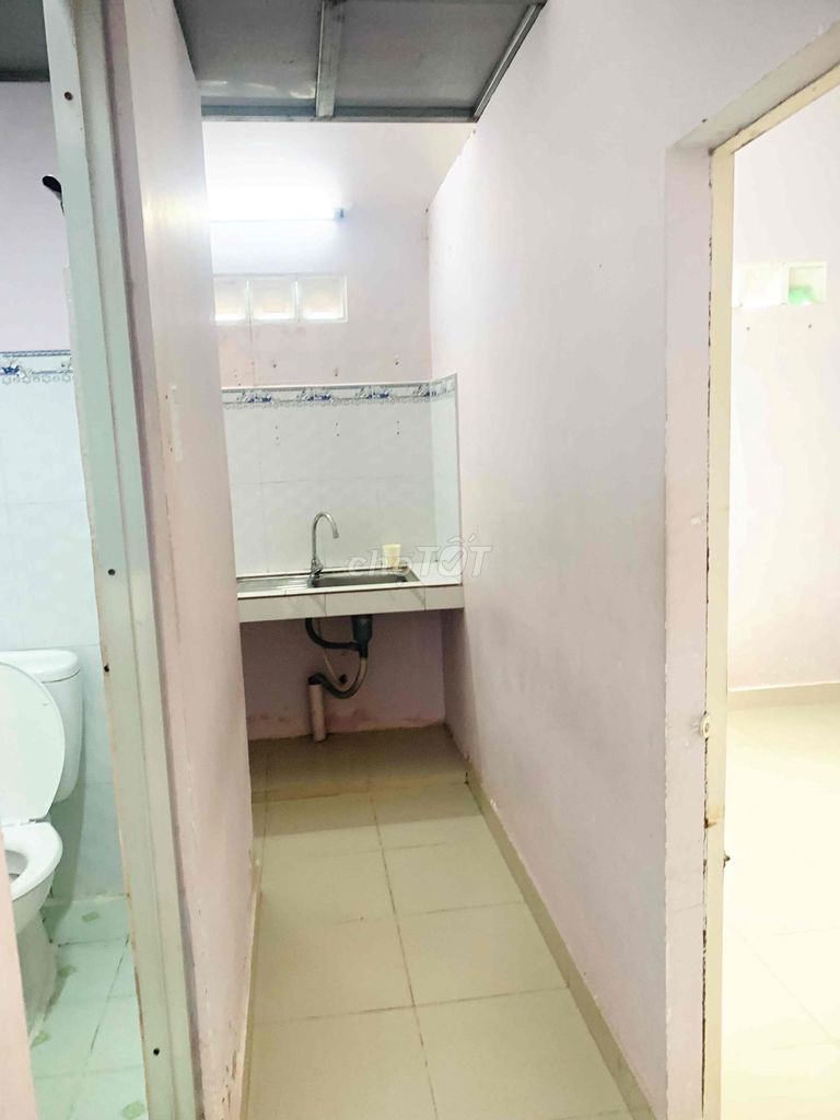 Rent a whole small apartment. 263 Phạm Thế Hiển.