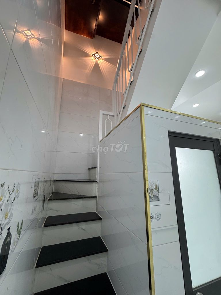 Rent the 100 Btôn đản P cash home, 4 centimeter District Society.
