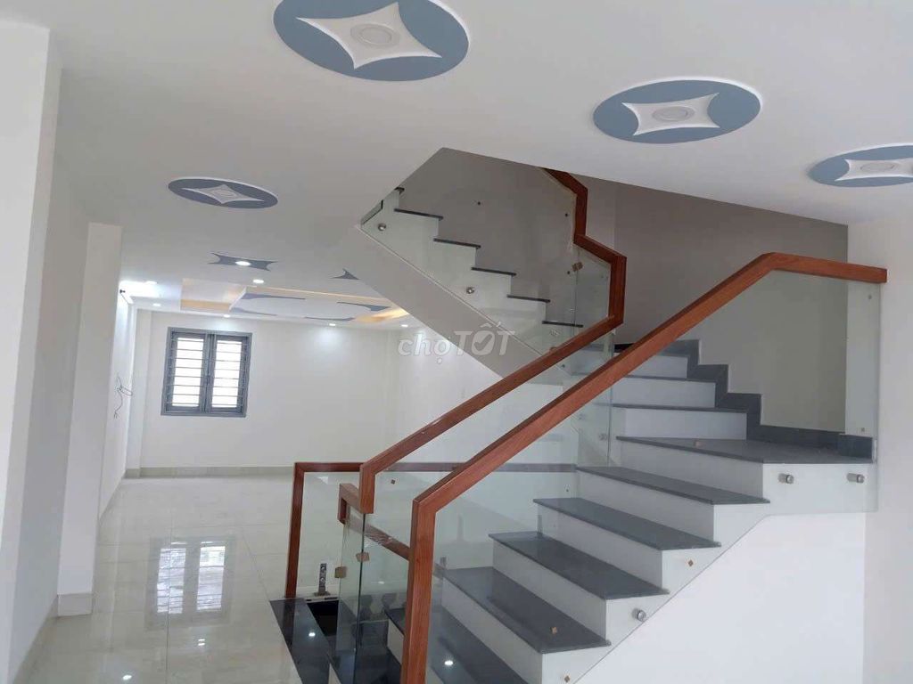 Rent an alley house. 1 Mt. 1 is 2 floors, area 4-020 has 4 bedrooms, 4 toilets