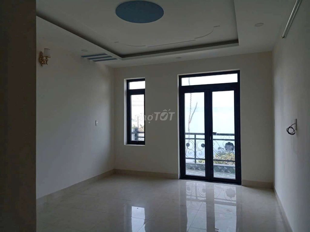 Rent an alley house. 1 Mt. 1 is 2 floors, area 4-020 has 4 bedrooms, 4 toilets