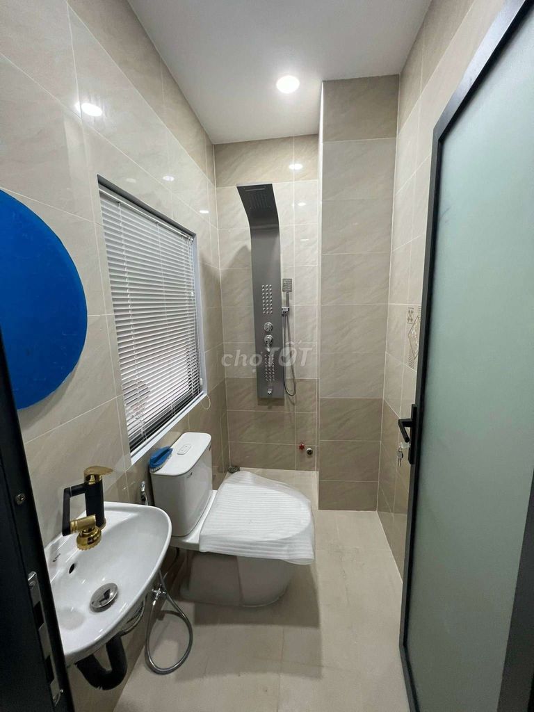 Trần Quý front house, 5 bedrooms, 4 clean new toilets.