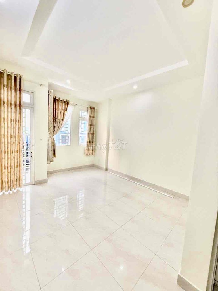 Rent 5 bedrooms 1 .1 .1 3 floors of 4 x 13 m car park
