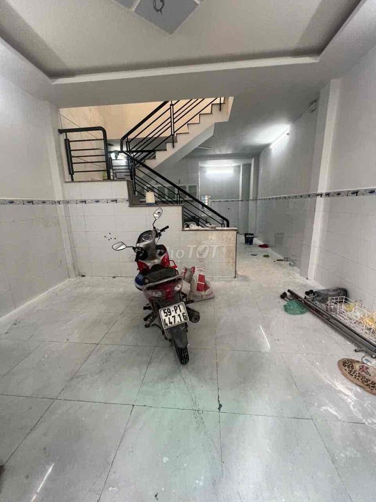 The entire tri-size Lê Bình (5 x 11 m) is the entire alley. 2 bedroom 2 toilets)