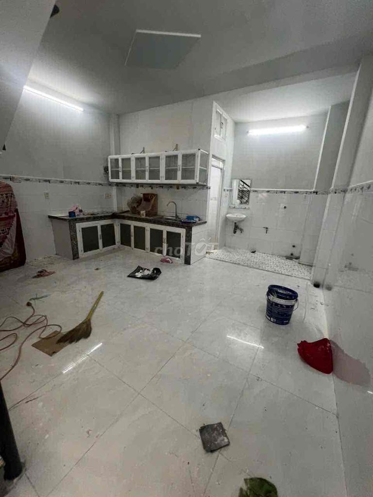 The entire tri-size Lê Bình (5 x 11 m) is the entire alley. 2 bedroom 2 toilets)