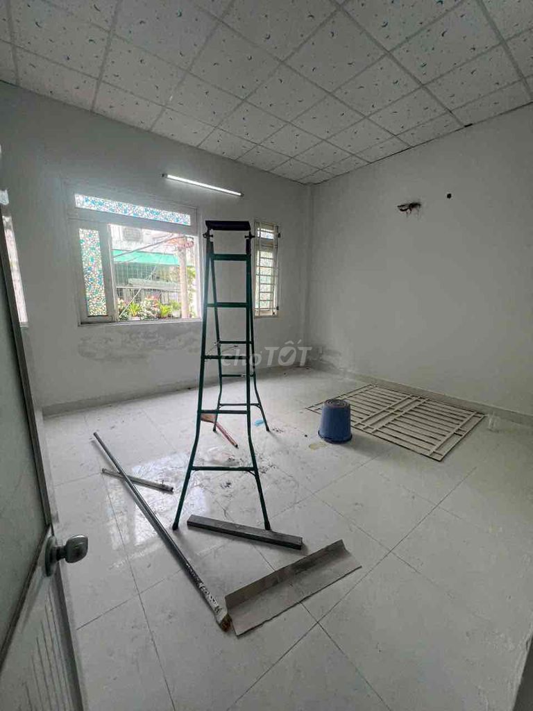 The entire tri-size Lê Bình (5 x 11 m) is the entire alley. 2 bedroom 2 toilets)
