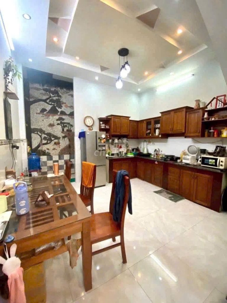Rent a three-story apartment, Huỳnh Thị Hai Tân Chánh Hiệp District 12.