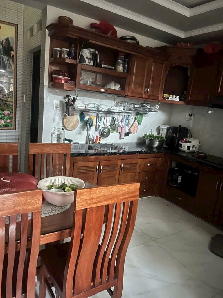 Rent a three-story apartment, Huỳnh Thị Hai Tân Chánh Hiệp District 12.