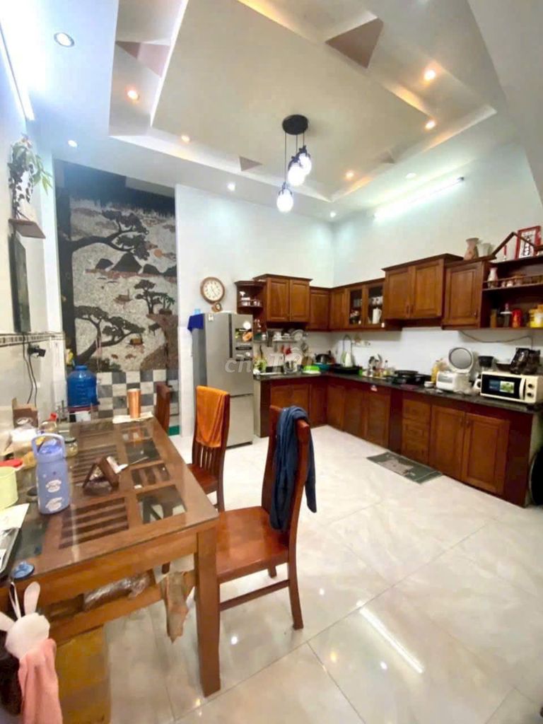 Rent a three-story apartment, Huỳnh Thị Hai Tân Chánh Hiệp District 12.