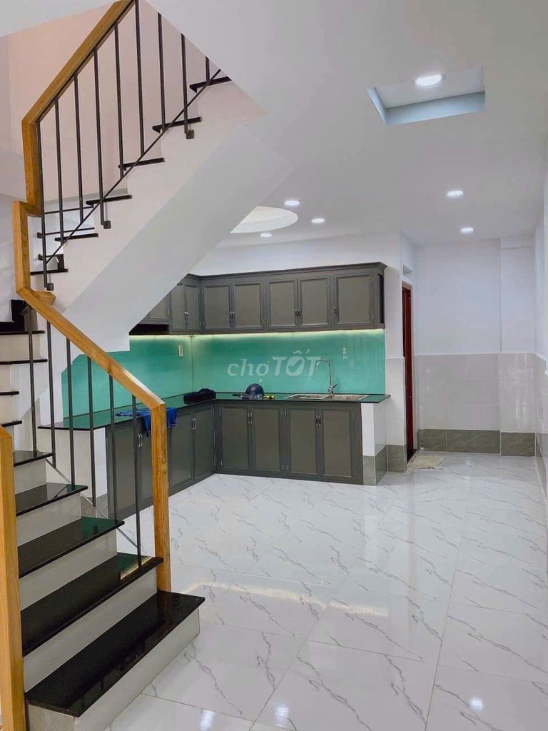 Need to rent an alley house 25/4 A Cửu Long-7-2 Q.Tân Bình right in Lam Mountain.