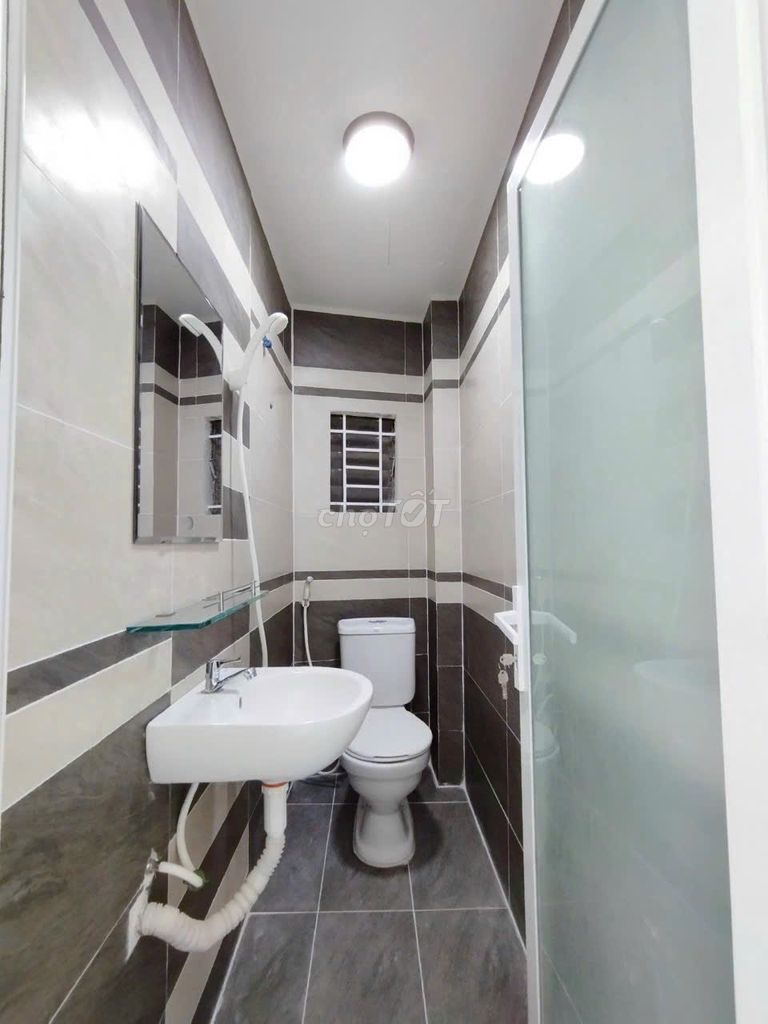 Need to rent an alley house 25/4 A Cửu Long-7-2 Q.Tân Bình right in Lam Mountain.