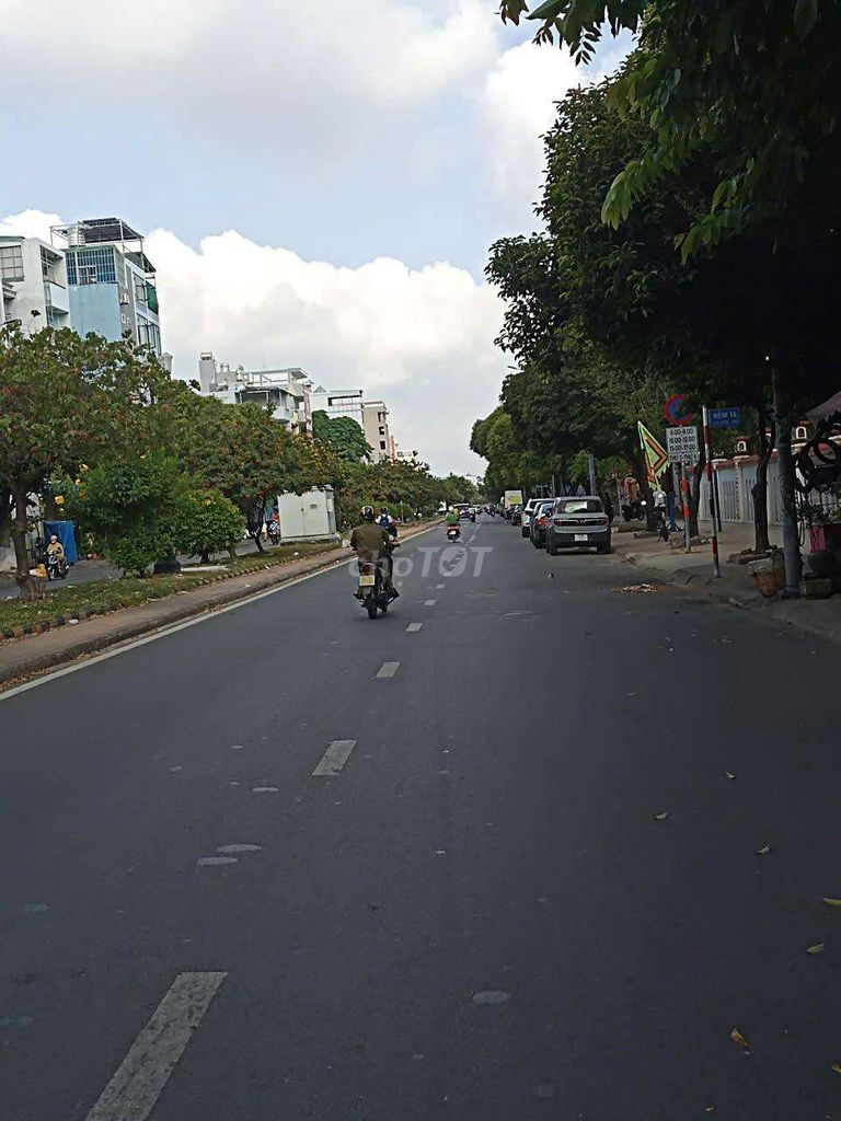 Rent 3 floors of 240 M2 Hiền Vương Tân Phú.