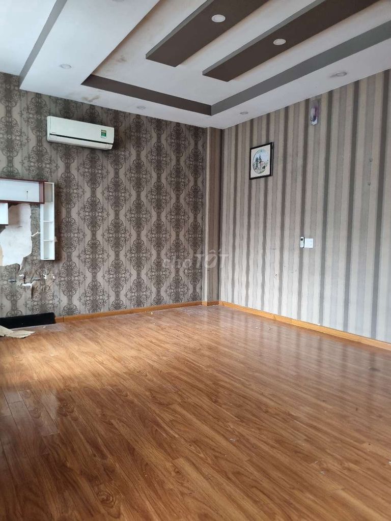 Rent a mini Bà Điểm. area 8 x20-1 floor -4 bedroom -2 toilets