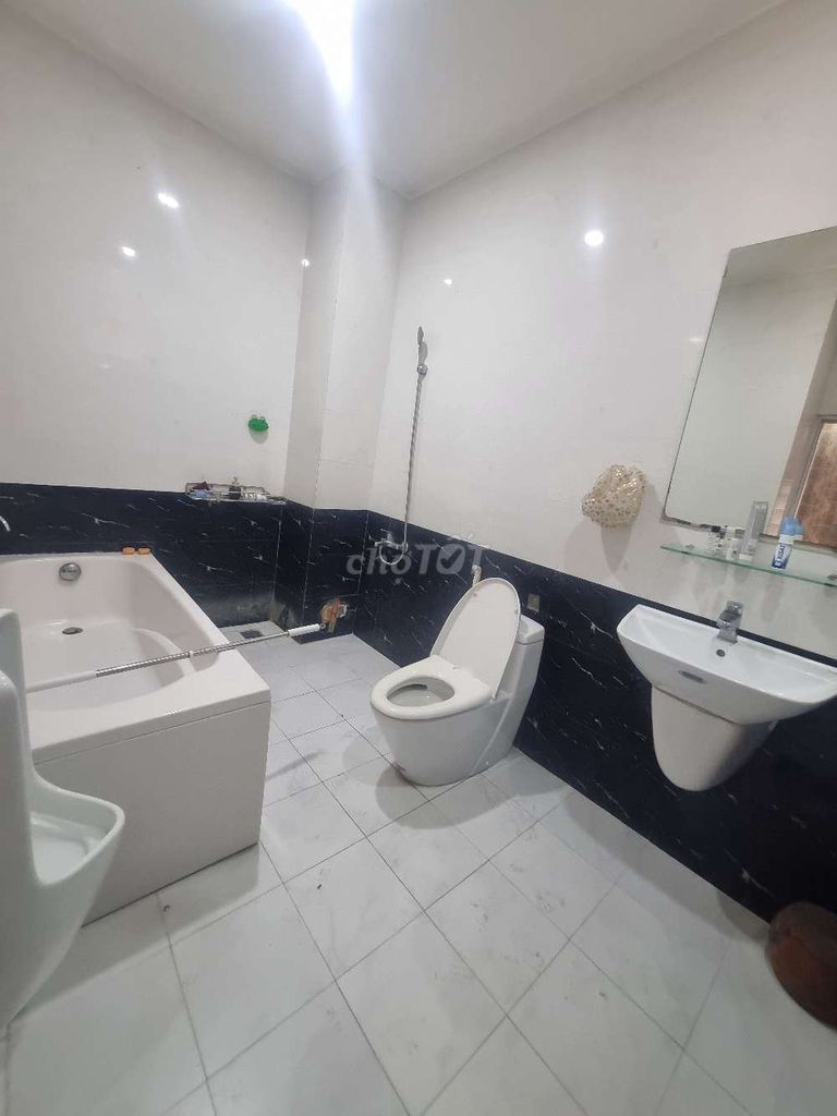 Rent a mini Bà Điểm. area 8 x20-1 floor -4 bedroom -2 toilets