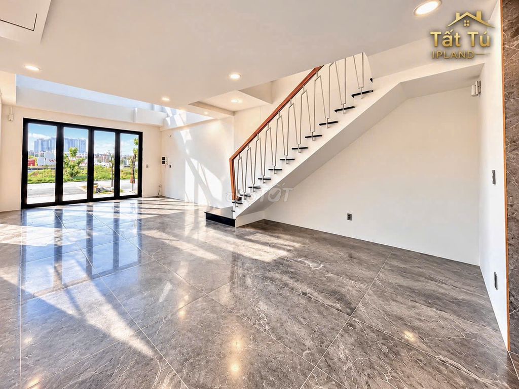 Rent the entire Shophous shong on Lakeview City for 45 million a month.
