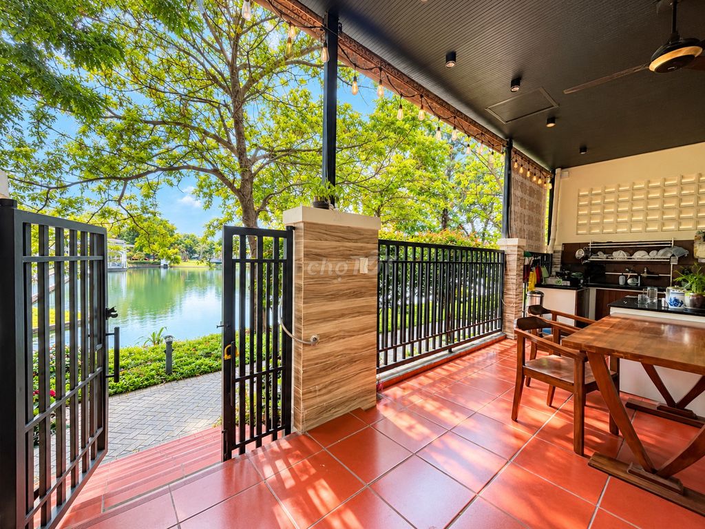 This is the 50 million-a-month view of Lake Lakeview City
