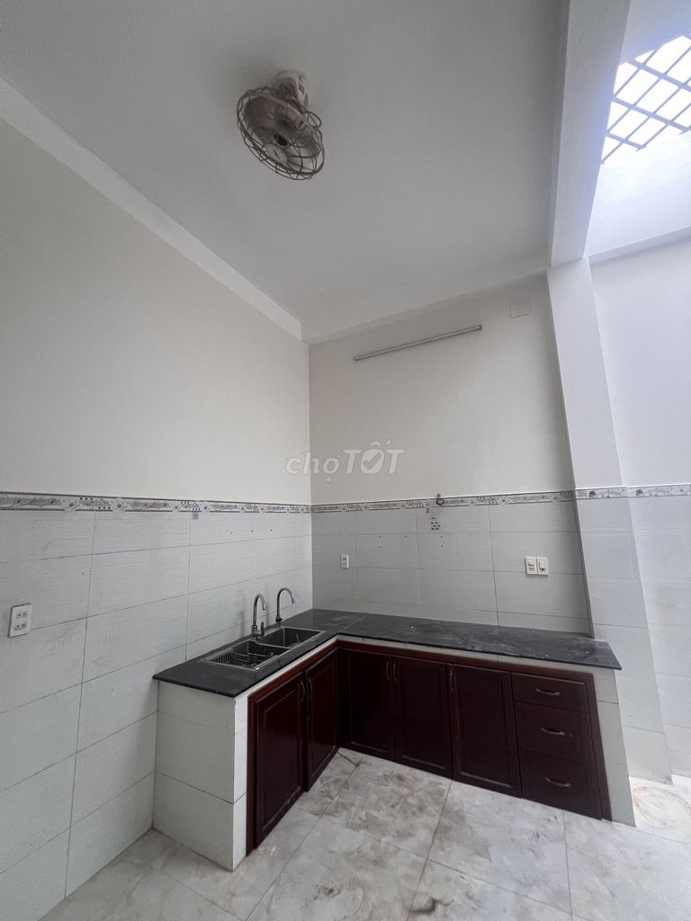 Rent a front house on Xuân Thới Sơn.