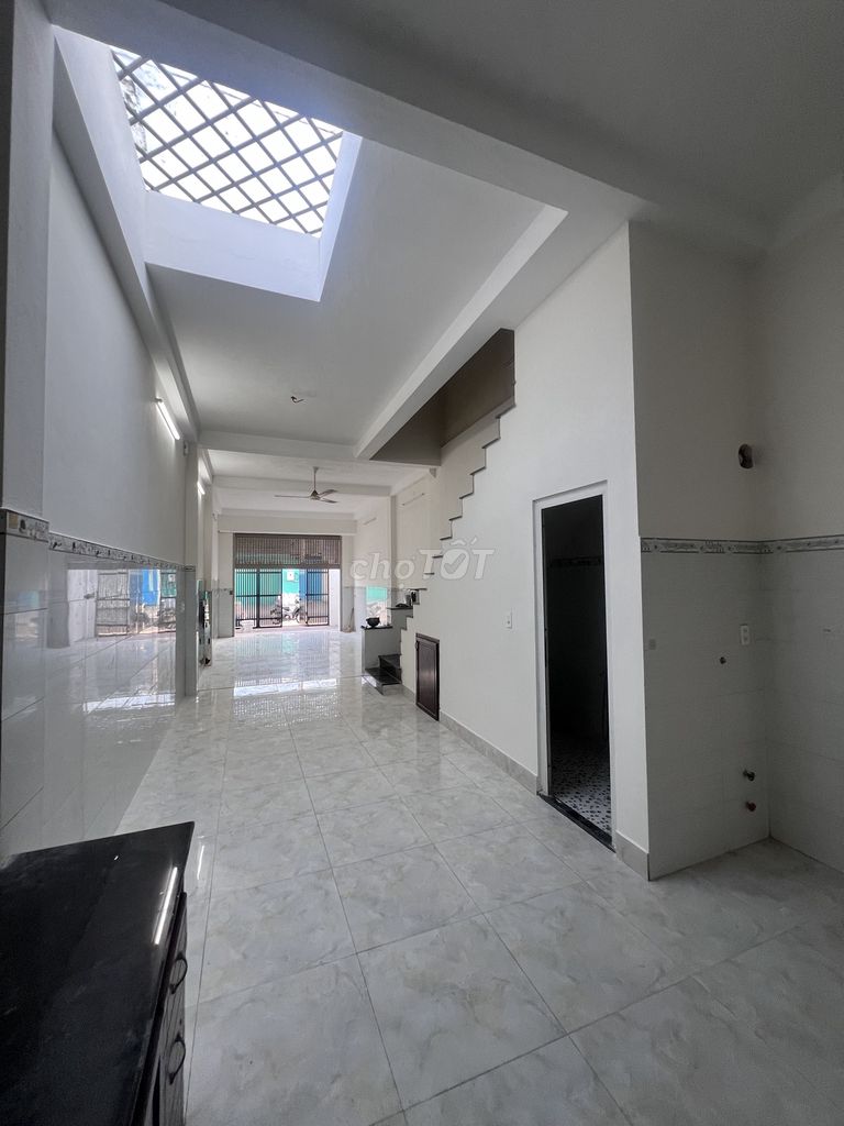 Rent a front house on Xuân Thới Sơn.