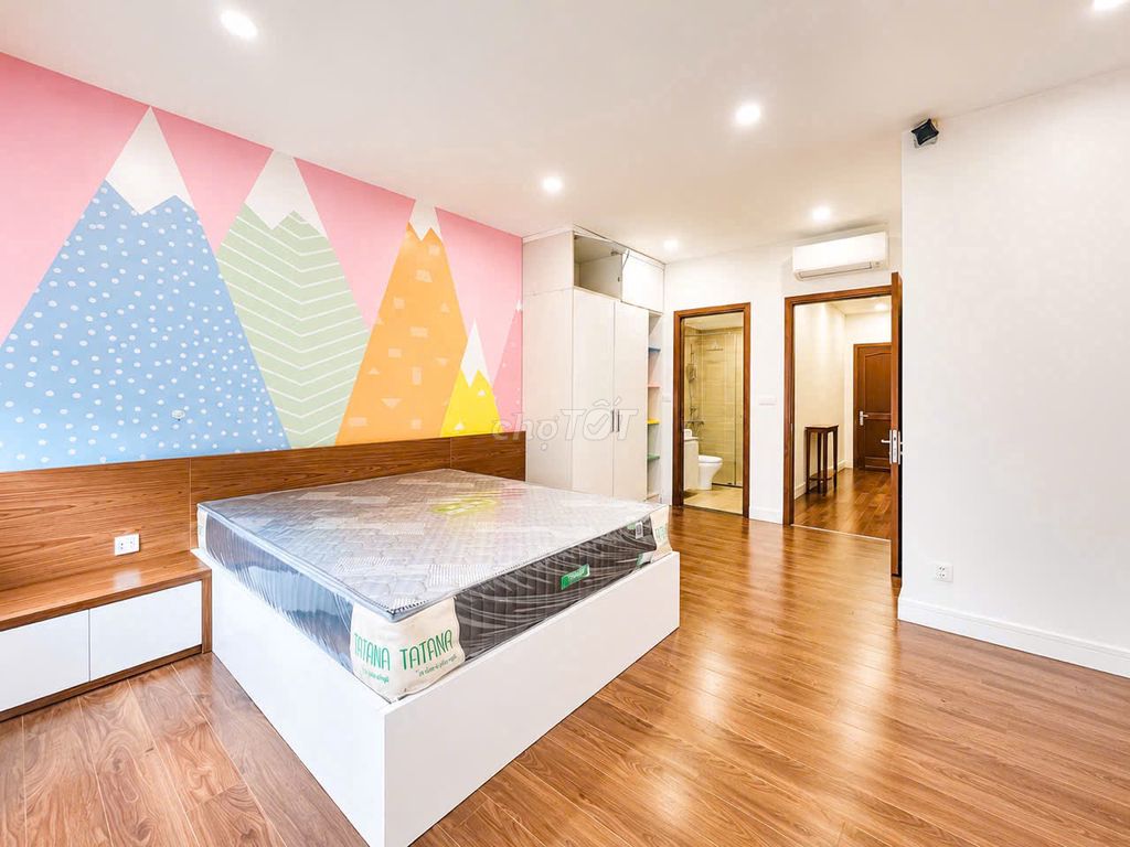 Lakeview City Street is full of high-end furniture for only 35 million a month.