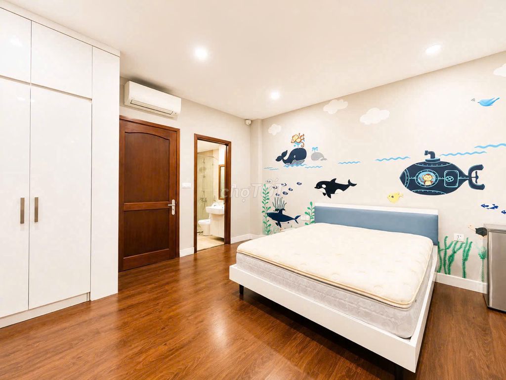 Lakeview City Street is full of high-end furniture for only 35 million a month.