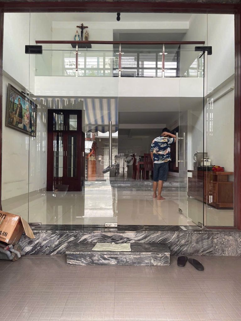 Let's rent out the Le-Bi-Shan family cash, 5 x 20 and 3 floors long