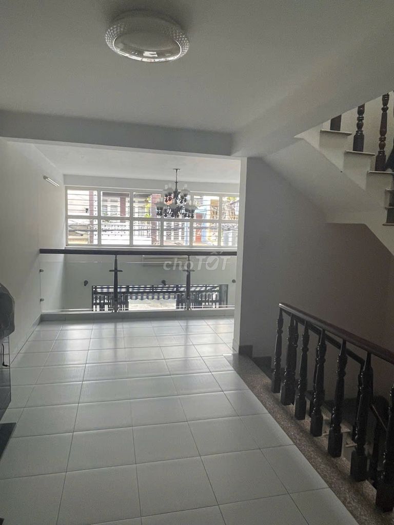 Let's rent out the Le-Bi-Shan family cash, 5 x 20 and 3 floors long