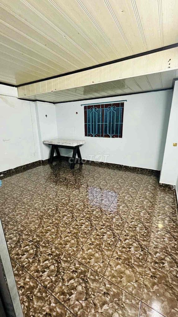 We're renting an apartment.