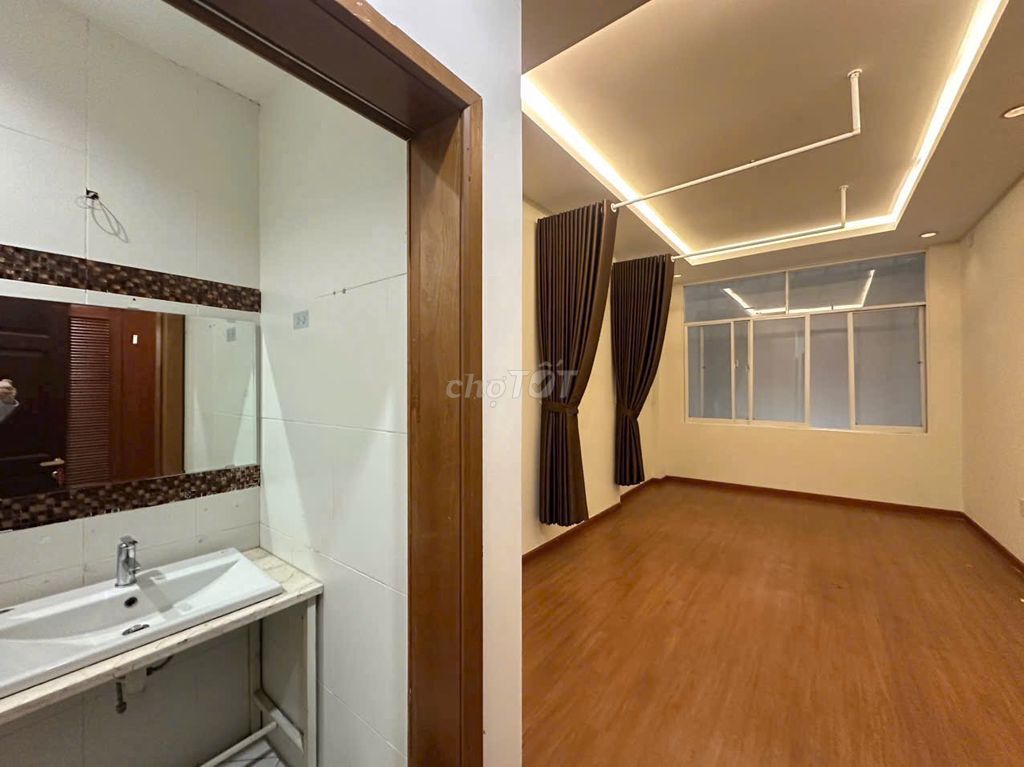 Rent Mt Trần Nhật Duật, Tân Định, District 1, 4.2 x22 m v2 L+4 bedroom - 35 million