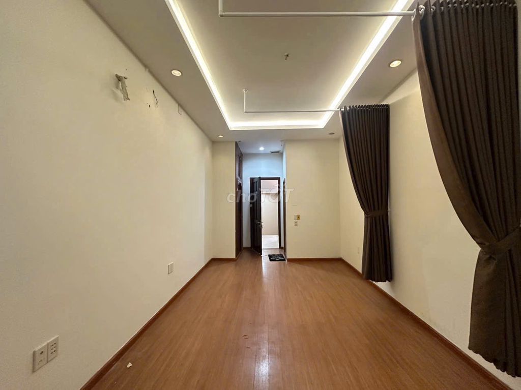 Rent Mt Trần Nhật Duật, Tân Định, District 1, 4.2 x22 m v2 L+4 bedroom - 35 million