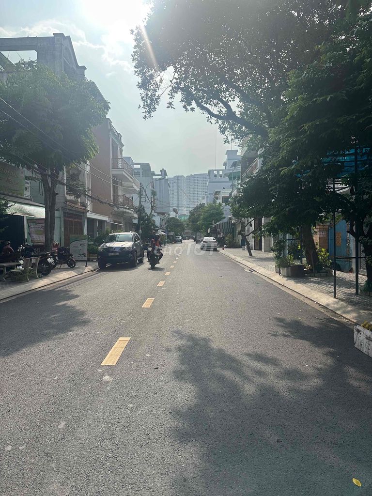 Rent the entire số 13 Tân Kiểng Tân Kiểng front line.