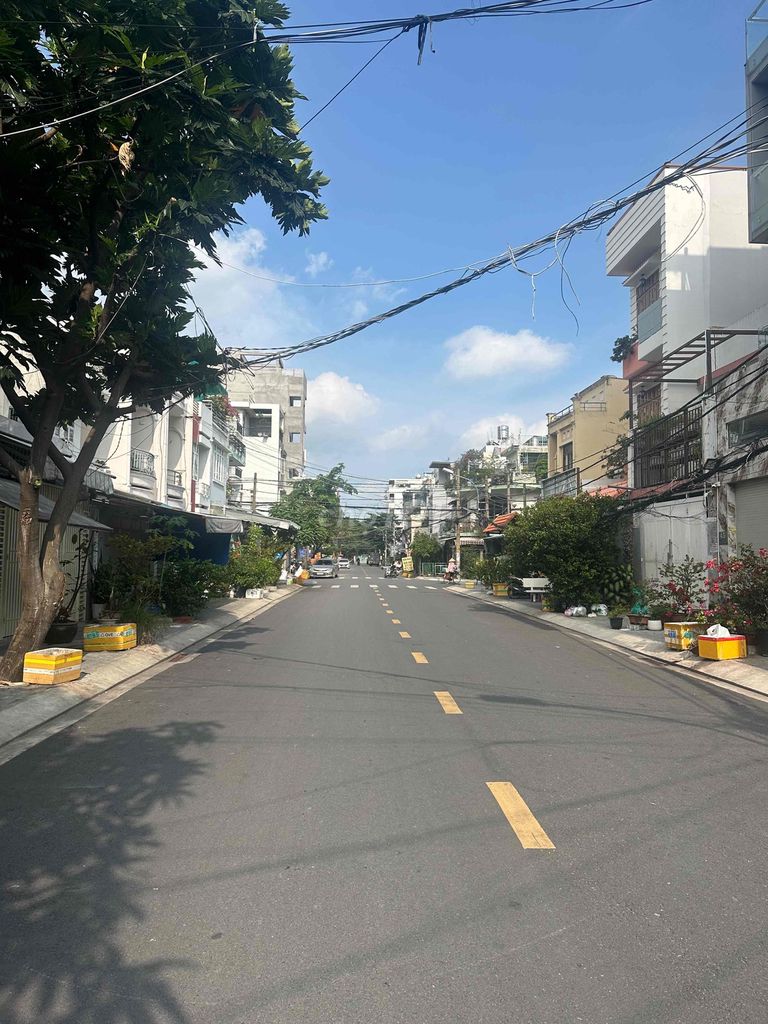 Rent the entire số 13 Tân Kiểng Tân Kiểng front line.