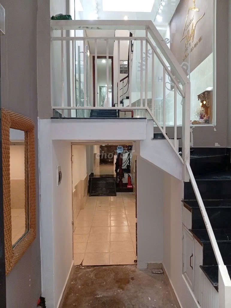 Rent the Hall 150 Nguyễn Trãi, District 1, 3.5 x16 m+L+3 bedroom +3 toilet - 16 million