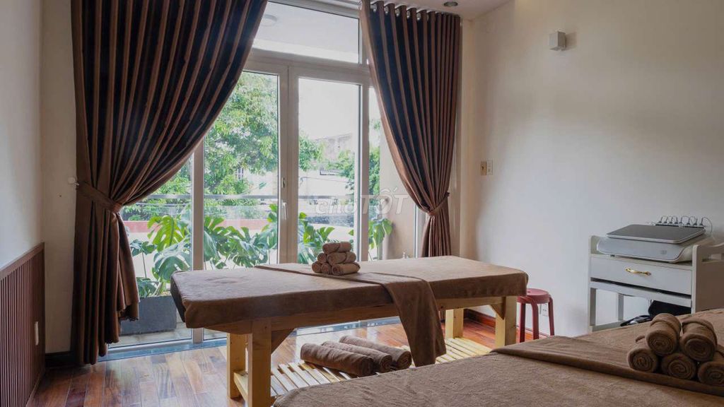 Nearly 100 M2 -- three-story Tân Định District 1 -- four bedrooms -- 36 million.