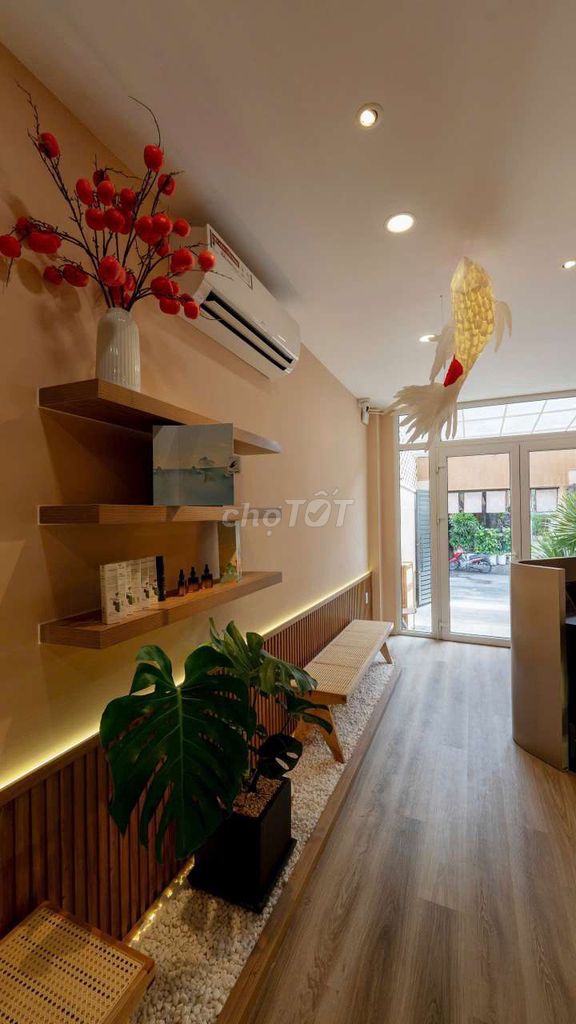 Nearly 100 M2 -- three-story Tân Định District 1 -- four bedrooms -- 36 million.
