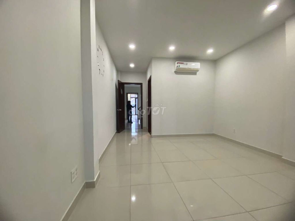 Rents 5 floors 80 M2 Phú Thọ Hoà Tân Phú 7 million a month.
