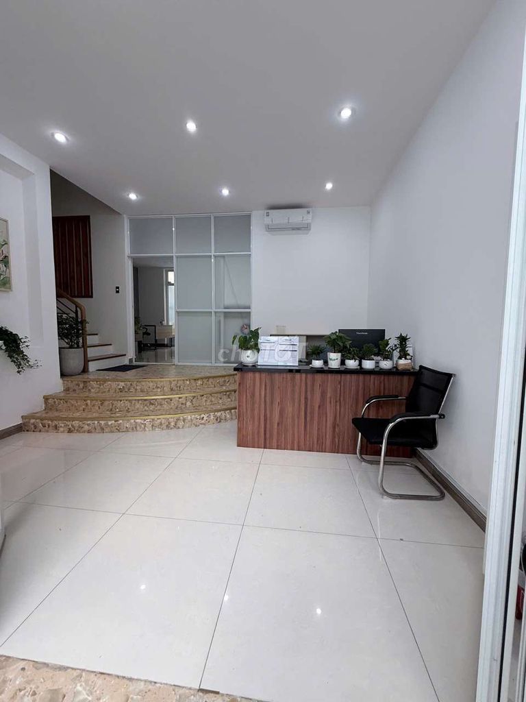 1 5th floor bedroom 7 x 20 meters on the front floor